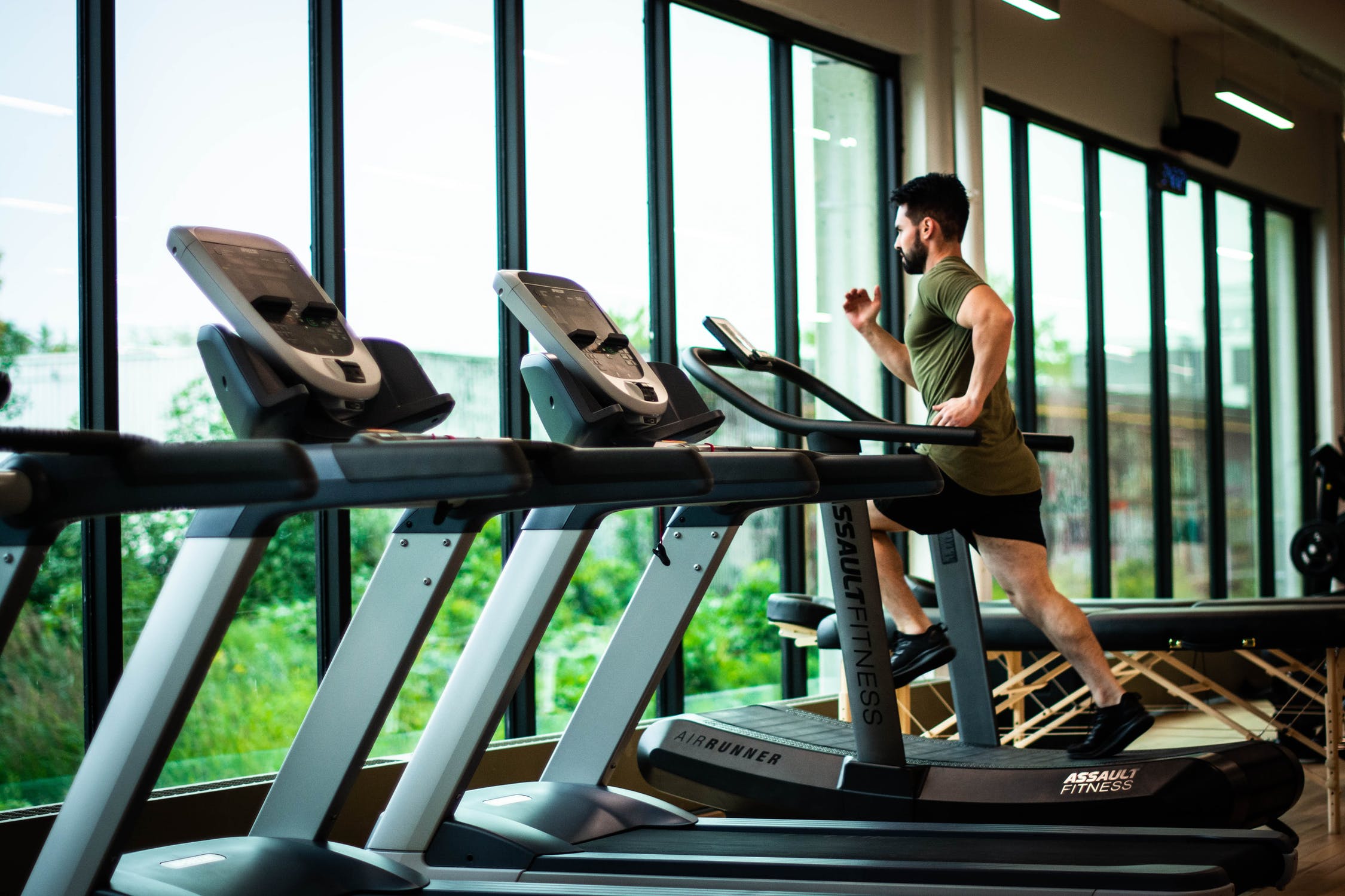 men running in treadmill